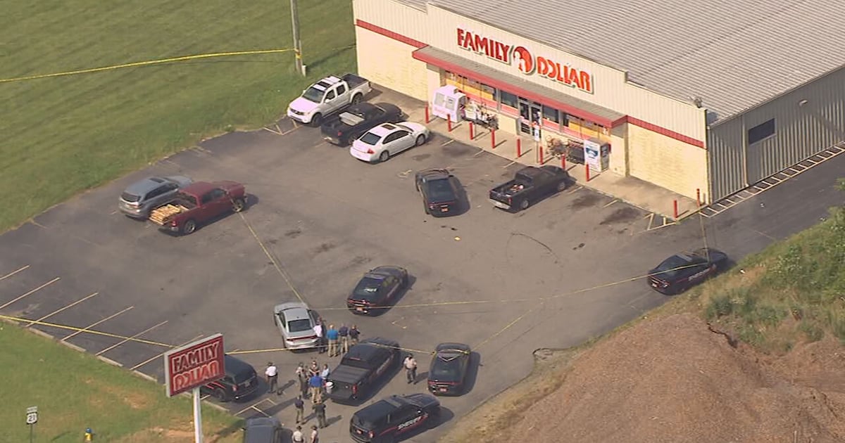 Suspect shot by deputy at local Family Dollar – WSOC TV