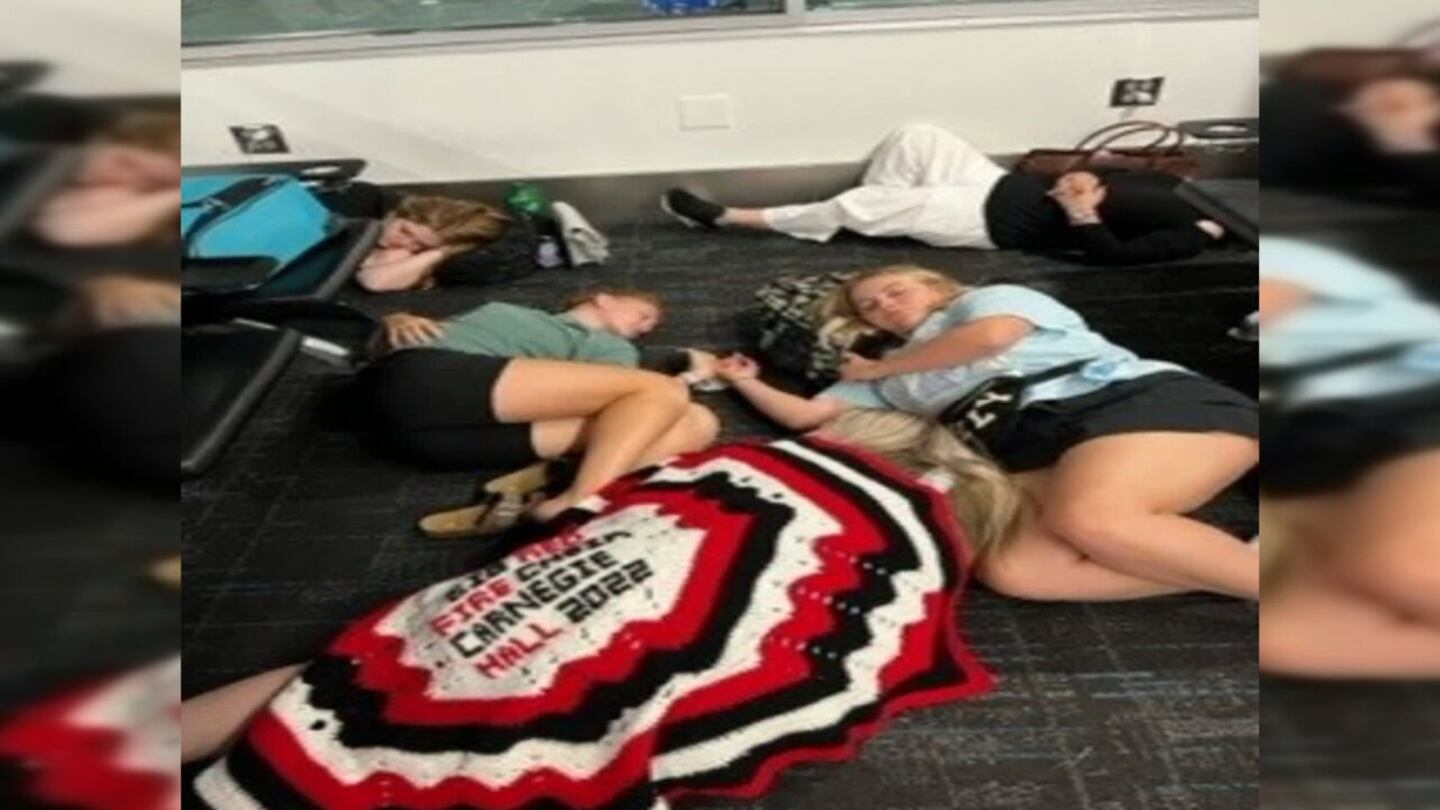 Choir brings joy to Charlotte Douglas with song amid flight delays