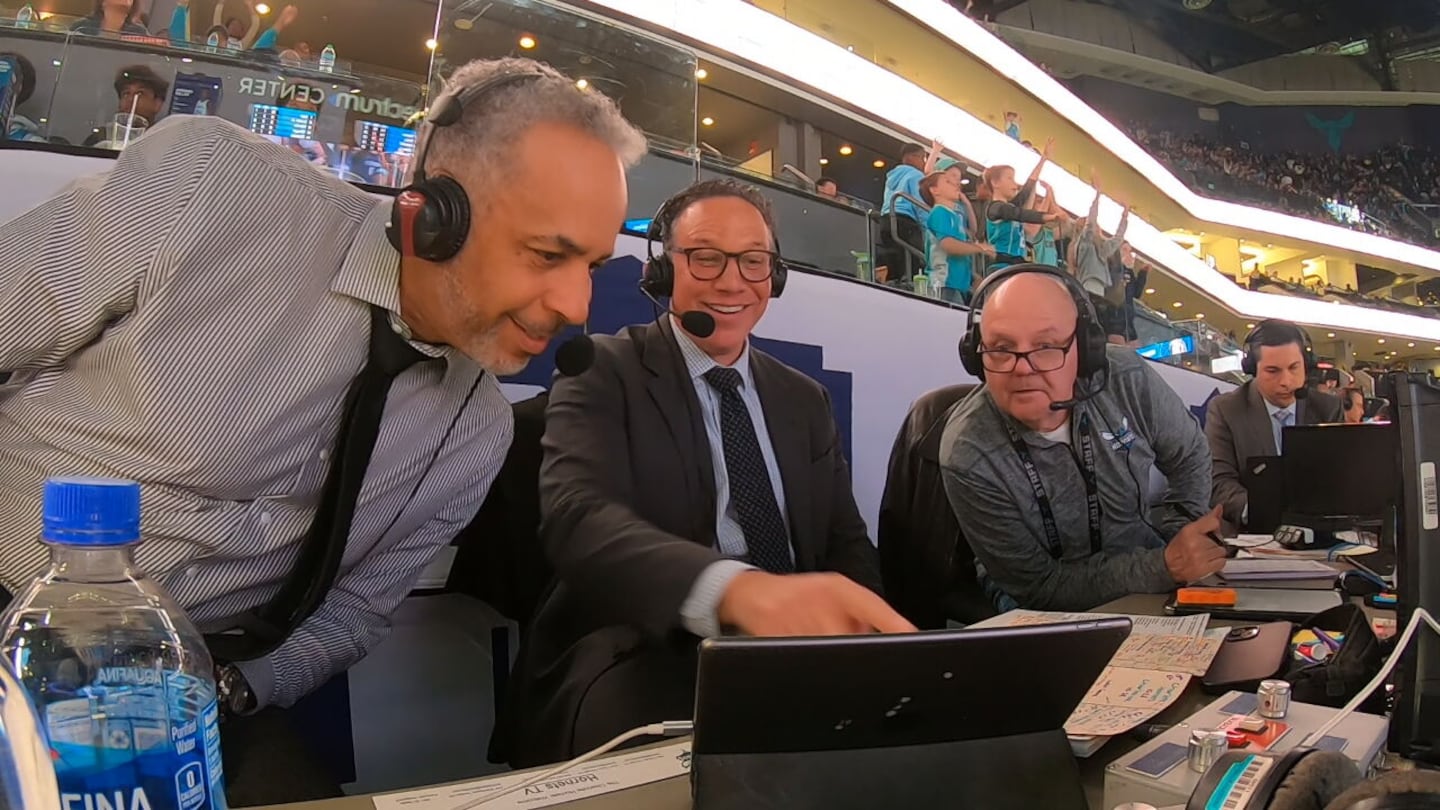 Dell Curry and Eric Collins call a Charlotte Hornets game together