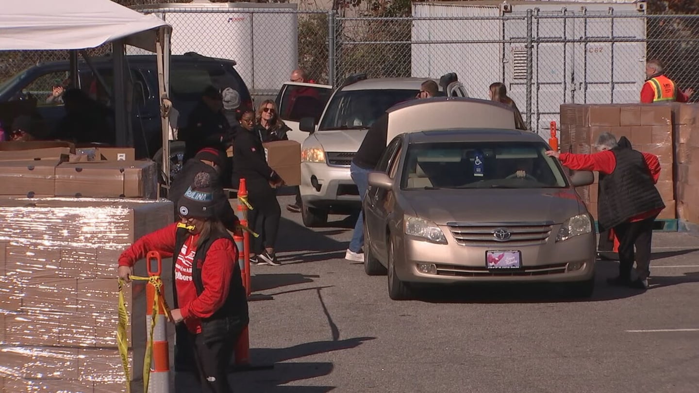 Volunteers in Asheville give Thanksgiving meals after Hurricane Helene